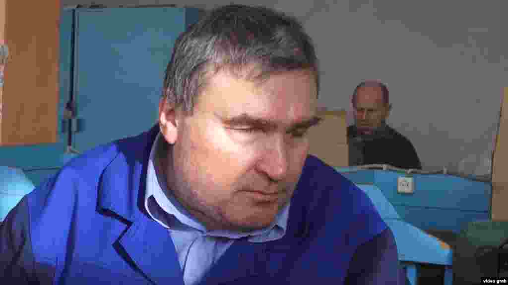 Сергей Иванов – герой репортажа о Русиново, "городе, который его жители никогда не видели". В марте 2017 года Кондаков снял фильм о поселке, где живут слабовидящие, и побывал дома у Сергея – в грязной коммуналке с провалившимися полами и соседом-алкоголиком, который его часто избивал. Вскоре зрители завалили нас вопросами, как помочь Сергею. И в итоге собрали деньги на новую квартиру. Сергей переехал туда летом 2017 года.  Посмотреть фильм о Русиново и прочитать о Сергее и других жителях "города слепых".</span