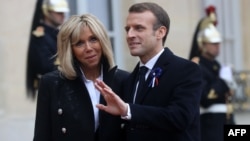 Эммануэль Макрон с женой Бриджит
