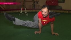 "Гуттаперчевый мальчик": Беркин Болатов складывает тело вчетверо "Гуттаперчевый мальчик": Беркин Болатов складывает тело вчетверо