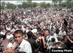 Протестующие в Андижане, 13 мая 2005 года