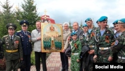 Икона Иосифа Сталина на Прохоровском поле, фото газеты "Завтра"