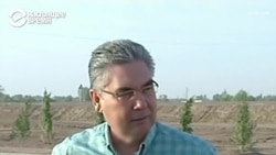 Президент Туркменистана принимает благодарности от фермеров, пока люди давятся в очередях за хлебом Президент Туркменистана принимает благодарности от фермеров, пока люди давятся в очередях за хлебом