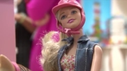 Дроны, роботы из "Звездных войн" и Барби на коне Дроны, роботы из "Звездных войн" и Барби на коне