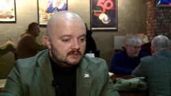 Владельца кафе, который накормил протестующих против храма в Екатеринбурге, вызвали к следователям Владельца кафе, который накормил протестующих против храма в Екатеринбурге, вызвали к следователям