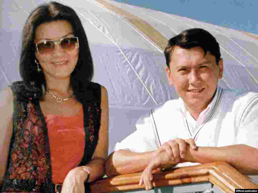 Брак Дариги Назарбаевой и Рахата Алиева был расторгнут в 2007 году по решению суда без участия Алиева. У Рахата Алиева и Дариги Назарбаевой трое детей - Нурали Алиев, Айсултан Назарбаев и Венера Назарбаева.