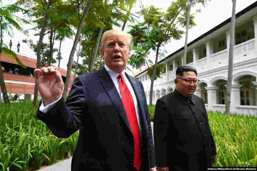 "Фантастическая встреча", "очень хорошая" – так охарактеризовал ее Дональд Трамп. Он сказал, что делегации направляются "на подписание", но чего именно – не уточнил