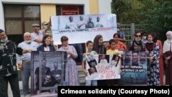 Акция в поддержку осуждtнных у суда в Ростове. 16 августа 2021 года