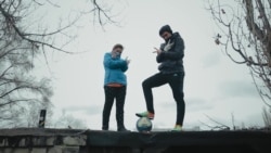 Прекрасная игра: "Луганочка" играет в футбол на линии фронта Прекрасная игра: "Луганочка" играет в футбол на линии фронта