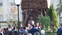 В Москве поставили памятник Исламу Каримову В Москве поставили памятник Исламу Каримову