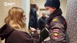 Чеченские силовики похитили мать правозащитника. В Кремле назвали это "фантастической историей" Чеченские силовики похитили мать правозащитника. В Кремле назвали это "фантастической историей"