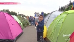 В Кишиневе продолжаются многотысячные акции протеста В Кишиневе продолжаются многотысячные акции протеста