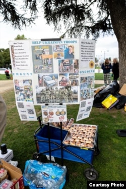 Один из стендов на фандрайзинговой акции в поддержку Украины в Лос-Анджелесе