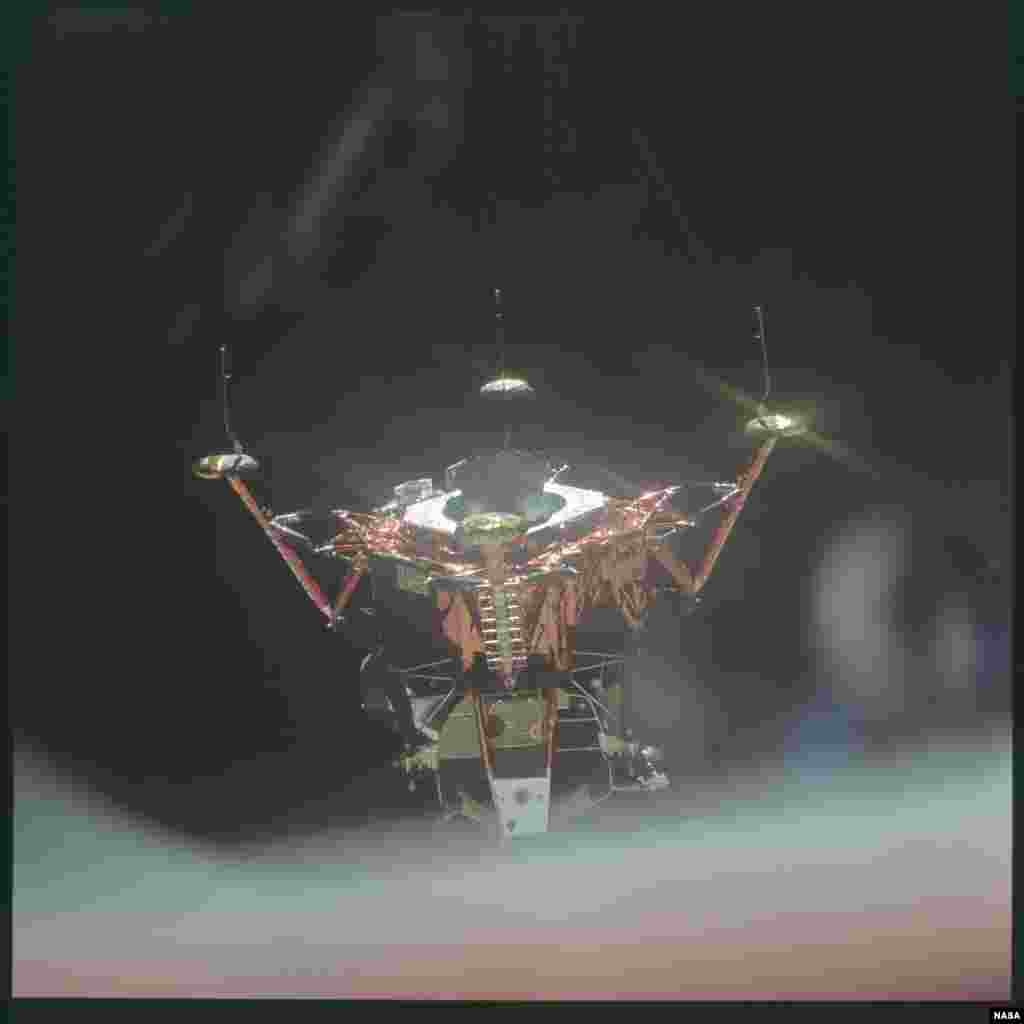 За время программы было установлено множество рекордов. Один из них - самая высокая скорость, с которой когда-либо передвигался человек. Модуль экипажа "Аполлона-13", возвращаясь домой, набрал скорость 39 897 километров в час