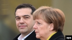 Греческий премьер Алексис Ципрас на встрече с канцлером Германии Ангелой Меркель