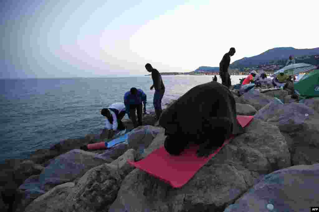 Власти Евросоюза очень обеспокоены повышающимся незаконным притоком людей. Уже несколько месяцев Еврокомиссия обсуждает введение квот на прием иммигрантов из конфликтных зон Африки