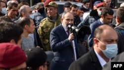 Никол Пашинян со своими сторонниками в Ереване