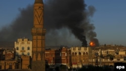 Бомбежки базы повстанцев-хути в Сане, Йемен, 11 сентября 2015 года