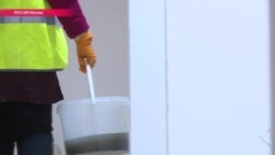 "Стеснялась, что кто-то из знакомых увидит меня с тряпкой в руках". История Гулнары "Стеснялась, что кто-то из знакомых увидит меня с тряпкой в руках". История Гулнары