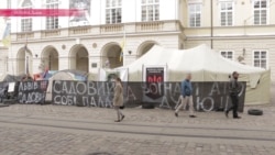 Костер перед Ратушей: как львовские военные выбивают у властей положенную им по закону землю Костер перед Ратушей: как львовские военные выбивают у властей положенную им по закону землю