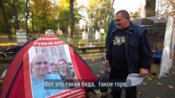 Родные тяжелобольных два месяца ждут в палатках у Минздрава лечения за рубежом Родные тяжелобольных два месяца ждут в палатках у Минздрава лечения за рубежом