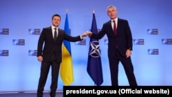 Владимир Зеленский и Йенс Столтенберг на встрече 16 декабря