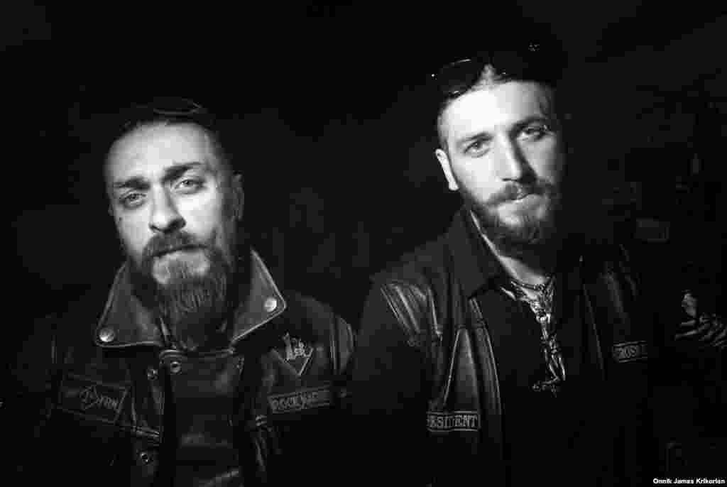 На фото – президент клуба Гио Чхартишвили с гостем клуба Давидом, канадским байкером клуба Rock Machine