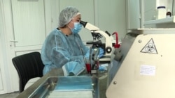 Черви в масках: почему в Кыргызстане популярны фейки о коронавирусе Черви в масках: почему в Кыргызстане популярны фейки о коронавирусе