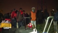 Во Франции начали расселять лагерь "Джунгли" в Кале Во Франции начали расселять лагерь "Джунгли" в Кале
