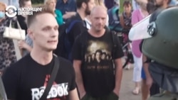 "За что вы нас? Вы стоите с оружием против белорусского народа!" "За что вы нас? Вы стоите с оружием против белорусского народа!"