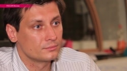 День с Дмитрием Гудковым: как ведет кампанию единственный оппозиционный депутат прошлой Госдумы День с Дмитрием Гудковым: как ведет кампанию единственный оппозиционный депутат прошлой Госдумы