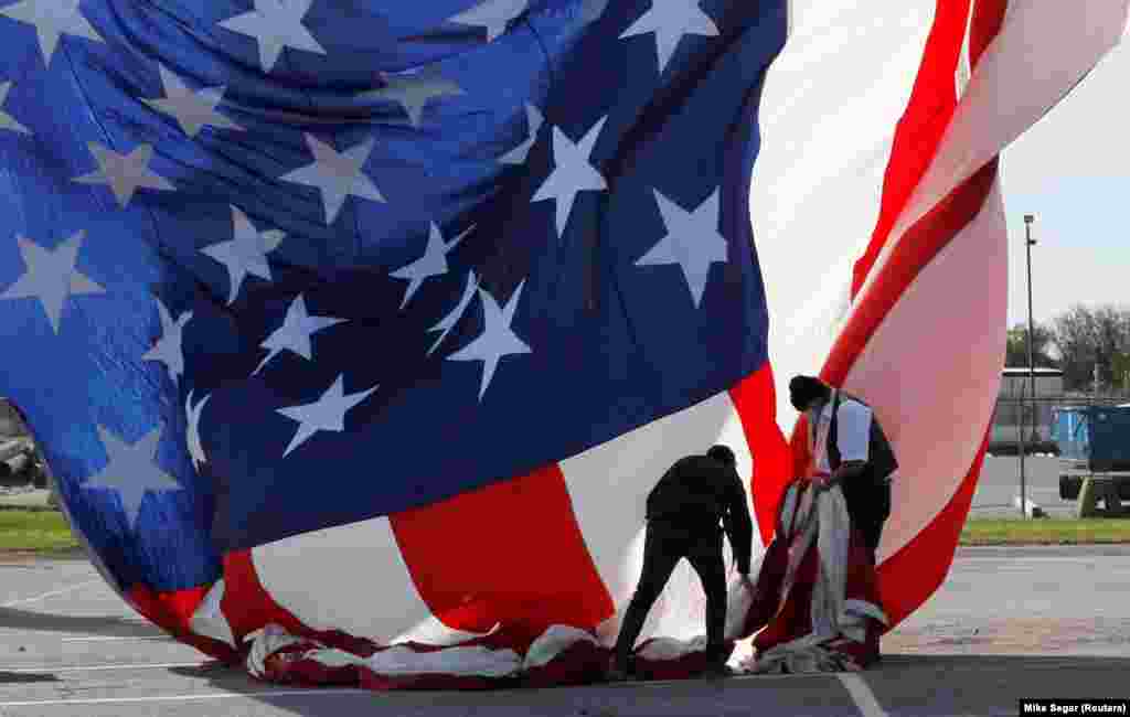 Окончательный подсчет голосов, по всей видимости, будет вестись несколько дней или даже недель. Если же по итогам этого подсчета кандидаты наберут одинаковое количество голосов коллегии выборщиков, окончательное решение о назначении президента останется за членами Палаты представителей США. В последний раз страна была в этой ситуации в 1876 году