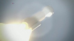 Астронавты NASA готовятся к первому коммерческому полету Астронавты NASA готовятся к первому коммерческому полету