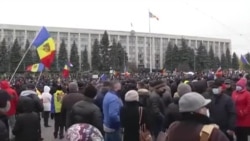 Десятки тысяч людей протестовали в Молдове Десятки тысяч людей протестовали в Молдове