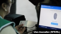 Жители Кыргызстана выбирают парламент