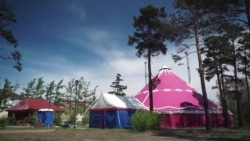 Открытый урок: "гуттаперчевые девочки" цирковой школы в Бурятии и антишкола для подростков в Москве Открытый урок: "гуттаперчевые девочки" цирковой школы в Бурятии и антишкола для подростков в Москве