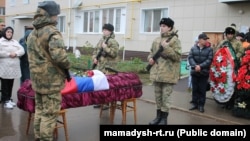 Похороны татарстанца, погибшего на войне в Украине, архивное фото