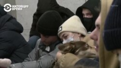 Жители Киева второй день прячутся в метро об российских обстрелов Жители Киева второй день прячутся в метро об российских обстрелов