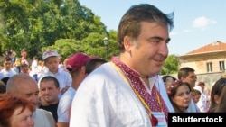 Михаил Саакашвили в украинской вышиванке, августа 2015 года