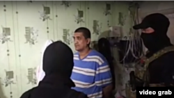 Фахриддин Мирзомуратов во время задержания.