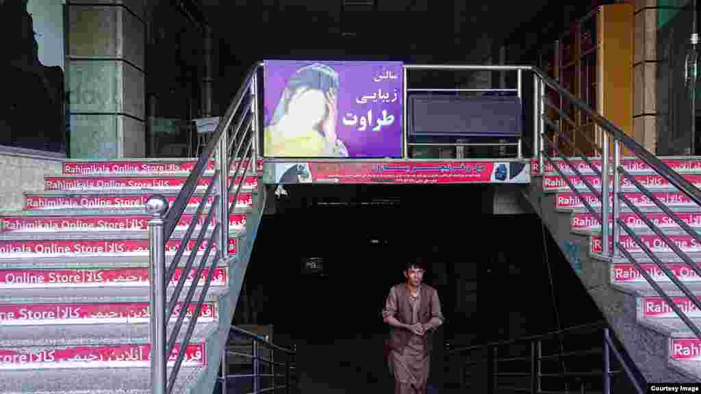 Вход в торговый центр   