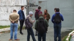 В Екатеринбурге страдающую эпилепсией активистку штаба Навального выпустили из-под ареста В Екатеринбурге страдающую эпилепсией активистку штаба Навального выпустили из-под ареста