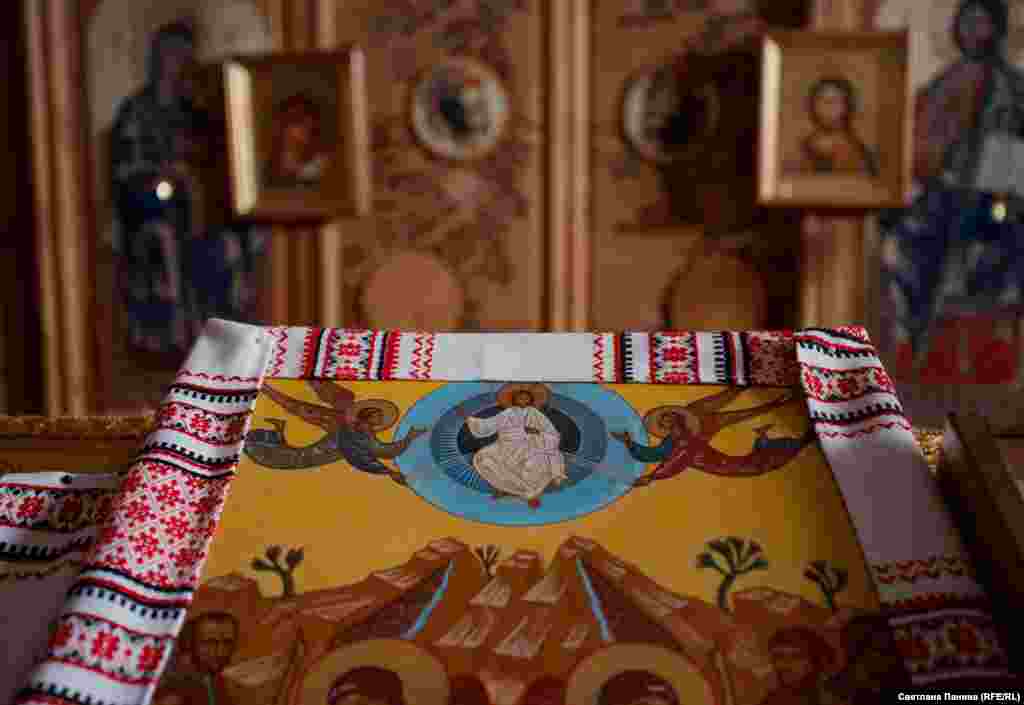 Одна из немногих написанных икон в Казанцевской церкви. Остальные – печатные