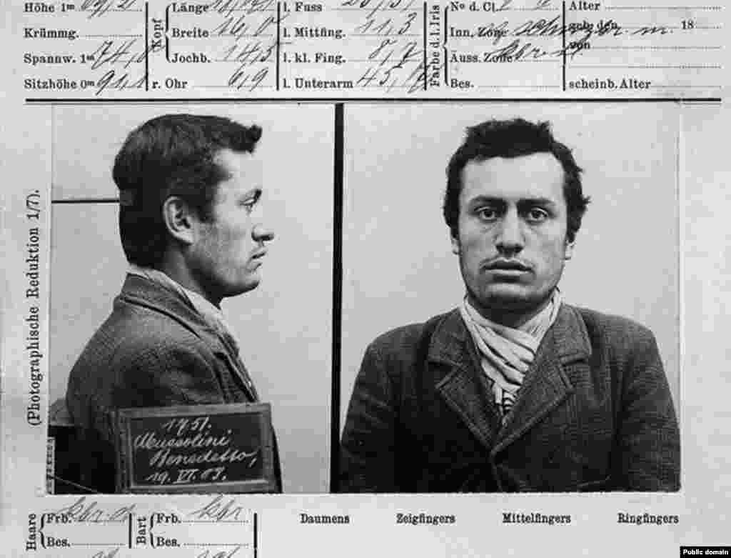 Еще одно полицейское досье, но уже со снимками Бенито Муссолини. В 1903 году будущий глава Италии отправился в Швейцарию, чтобы не проходить военную службу на родине. В Швейцарии он не смог найти постоянную работу и был арестован за поддержку забастовки рабочих. 