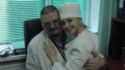 "Хоронили мужа в черном мешке". Врачи в Украине умирают от коронавируса "Хоронили мужа в черном мешке". Врачи в Украине умирают от коронавируса