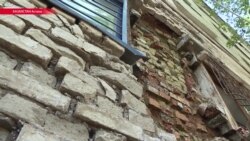 В Астане на глазах рассыпается общежитие, власти предлагают жителям подождать два года В Астане на глазах рассыпается общежитие, власти предлагают жителям подождать два года