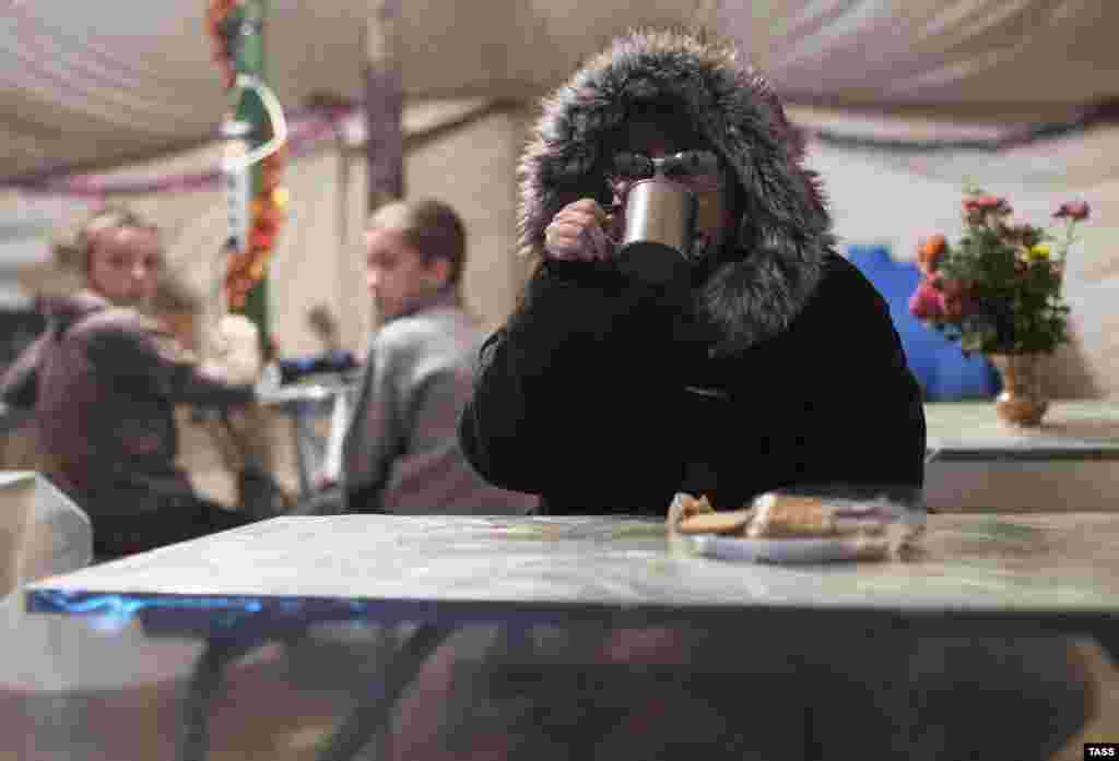 Основные посетители таких пунктов – пенсионеры и родители с детьми  