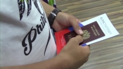 Россия начала выдавать паспорта на Донбассе Россия начала выдавать паспорта на Донбассе