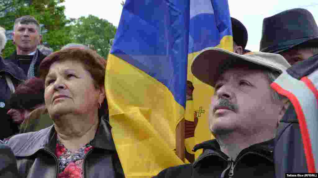 Участники антиправительственного митинга в Кишиневе 3 мая 2015 года 