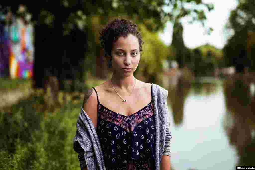 Девушка ливано-румынского происхождения из Тимишоары, Румыния, фотопроект "Атлас красоты" (Atlas of Beauty) Микаэлы Норок (Mihaela Noroc) 