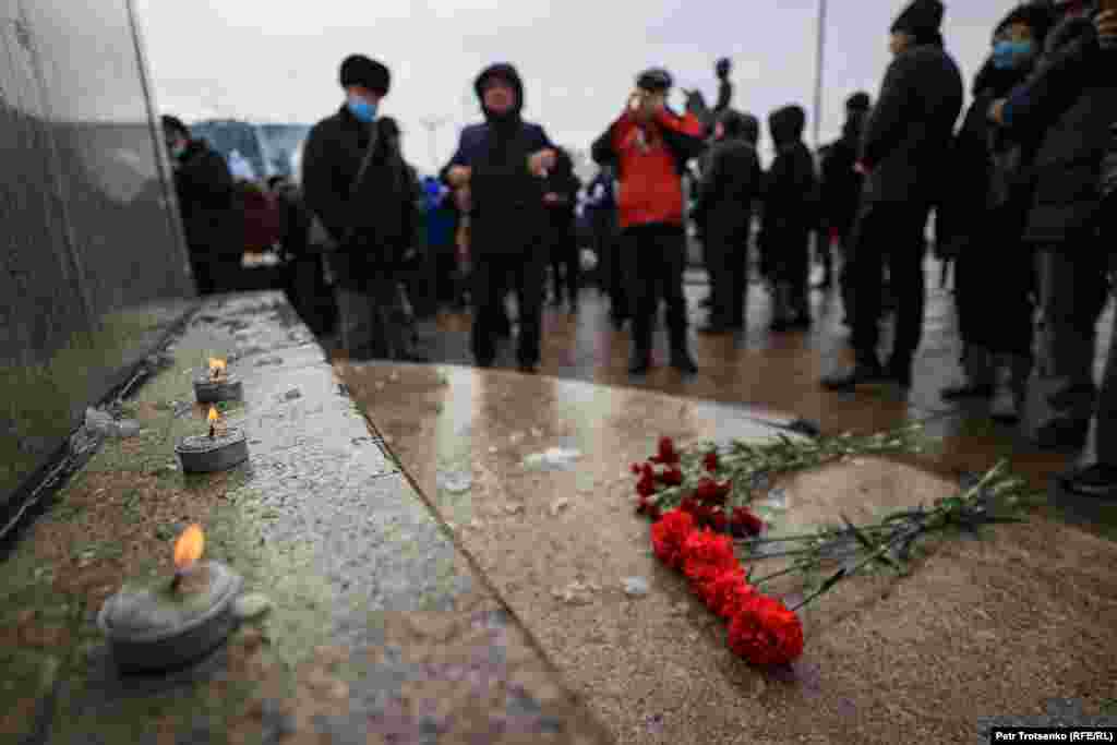 Две недели назад власти города отказали активистам в согласовании траурного митинга на площади Республики, мотивировав это тем, что площадь не включена в число утвержденных маслихатом площадок для проведения мирных собраний